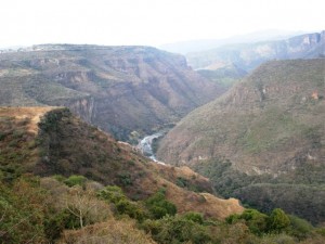Huentitan_canyon_and_santiago_river